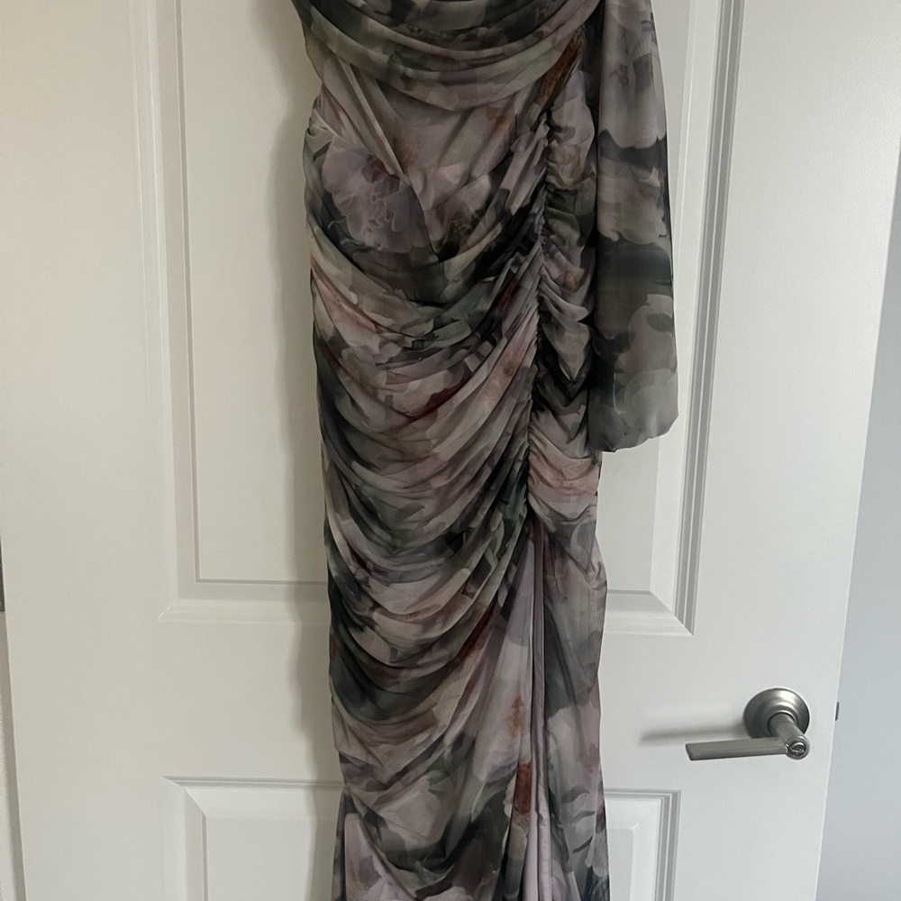 Abercrombie & Fitch Floral One-Shoulder Maxi Dress - Picture 2 of 4